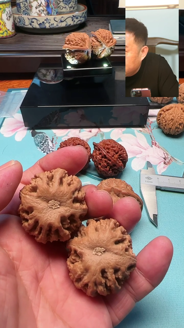 【闪购商品】文玩核桃吊坠莲花座  摇钱树35