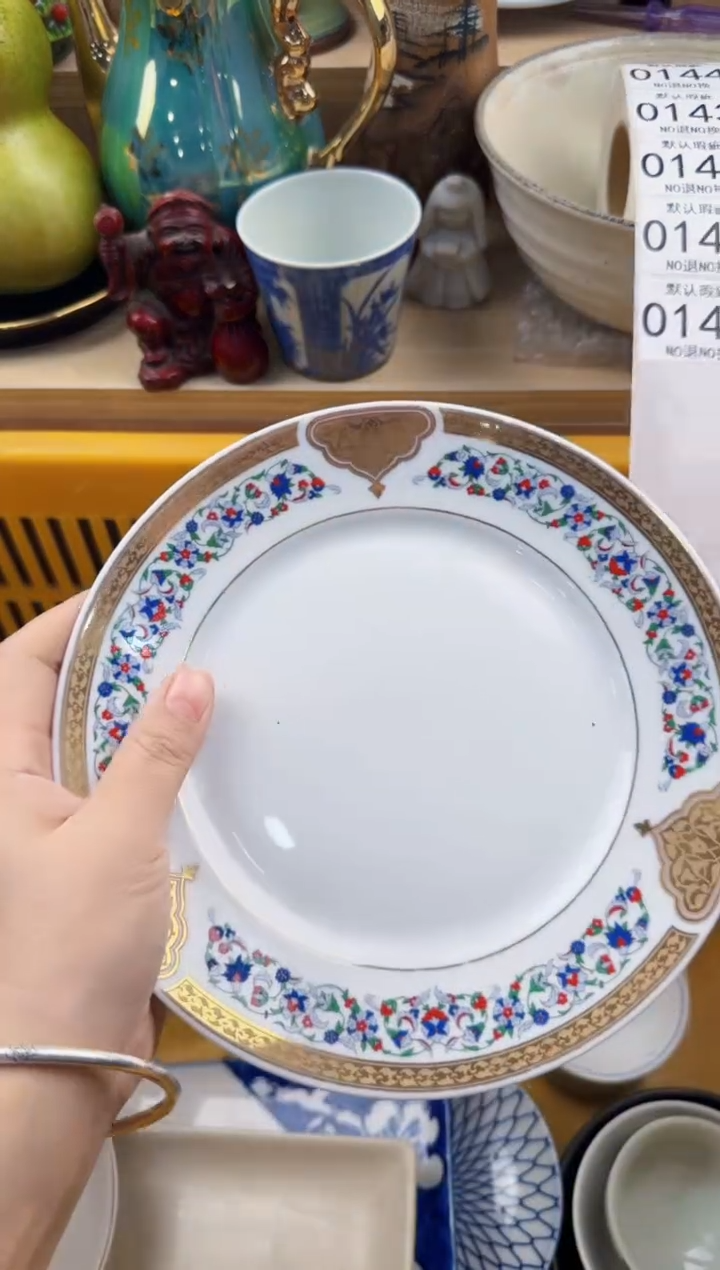 140回流瓷器，默认微瑕，18包邮