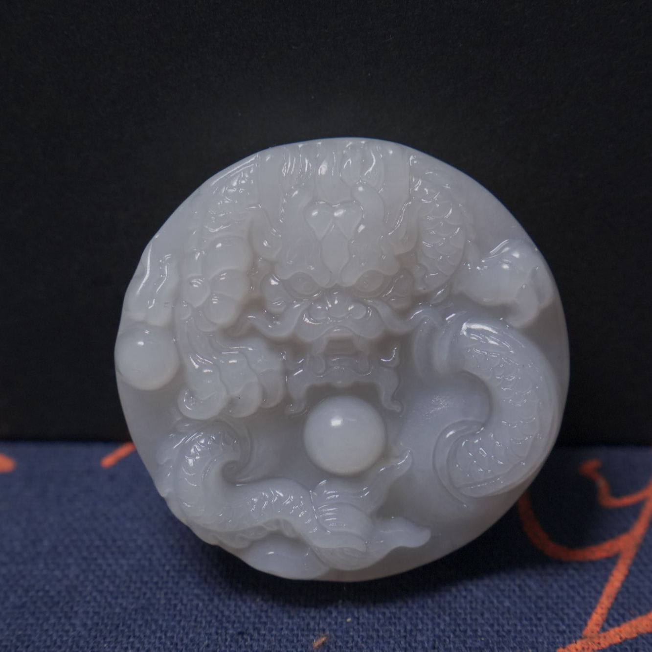 和田玉挂件-龙牌