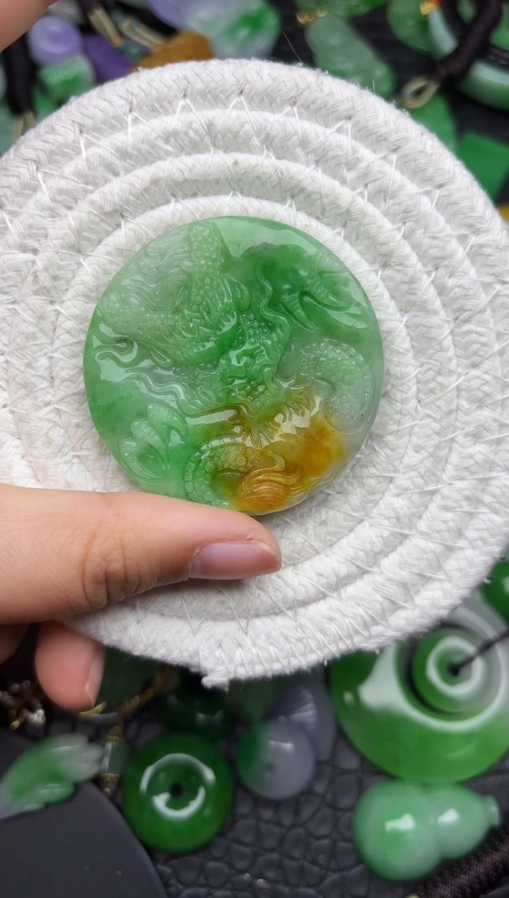 颈饰未镶嵌翡翠缅甸翡翠吊坠