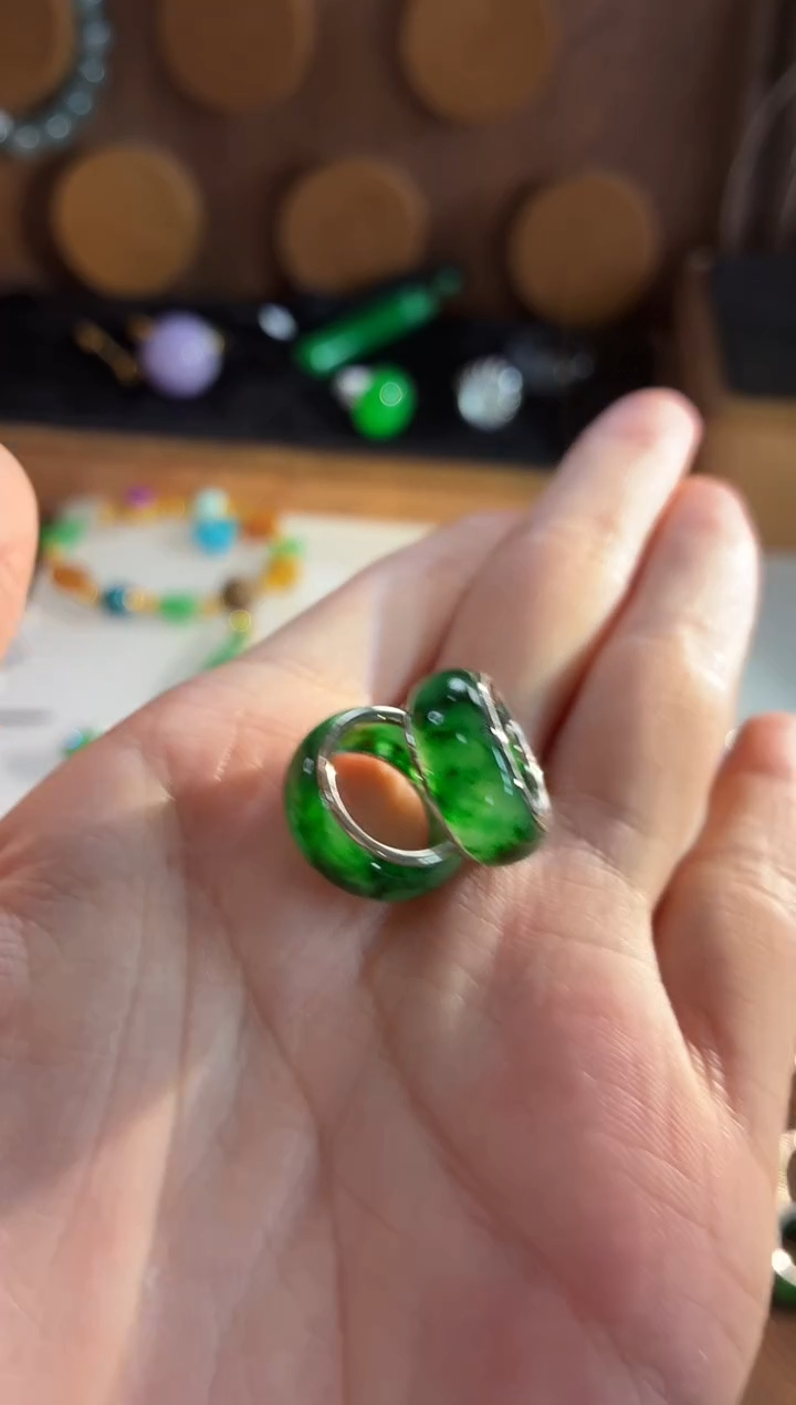 颈饰18K金镶嵌翡翠吊坠 多样性发货 发其一