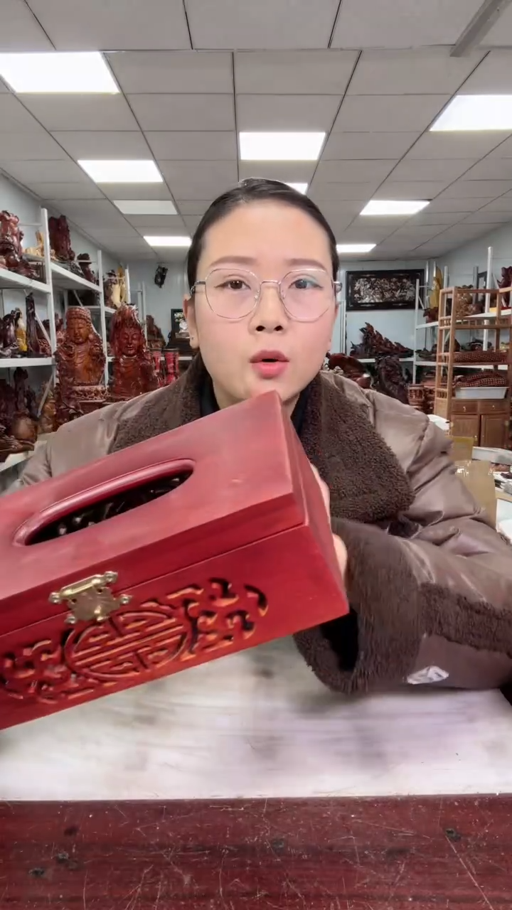 【闪购商品】花梨木类木雕工艺品88888888888