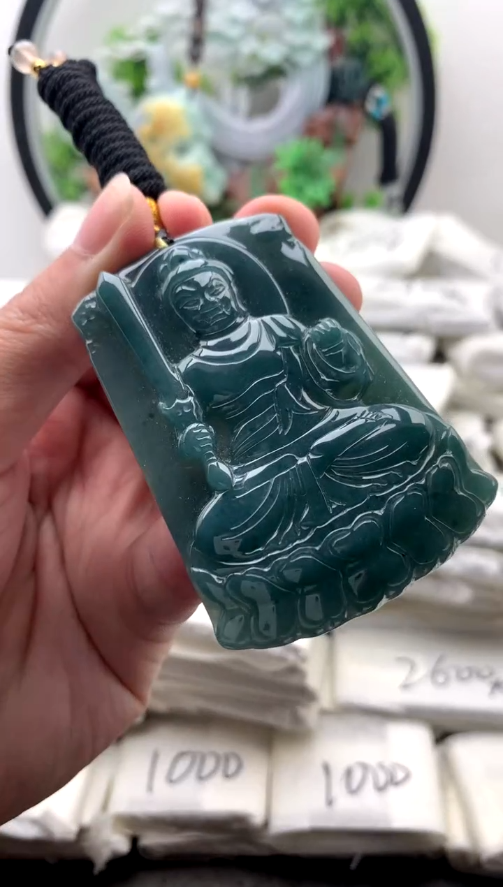 翡翠未镶嵌颈饰不动明王
