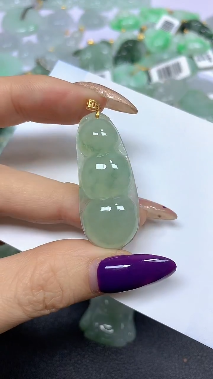 颈饰18K金镶嵌翡翠 