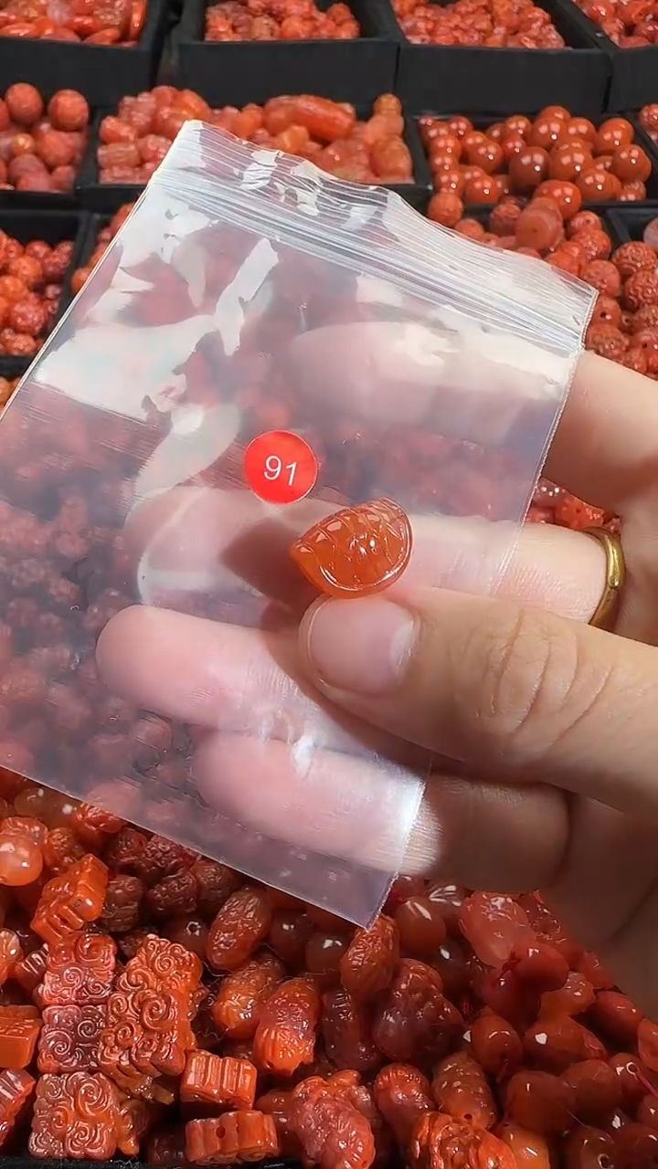 颈饰未镶嵌南红玛瑙1