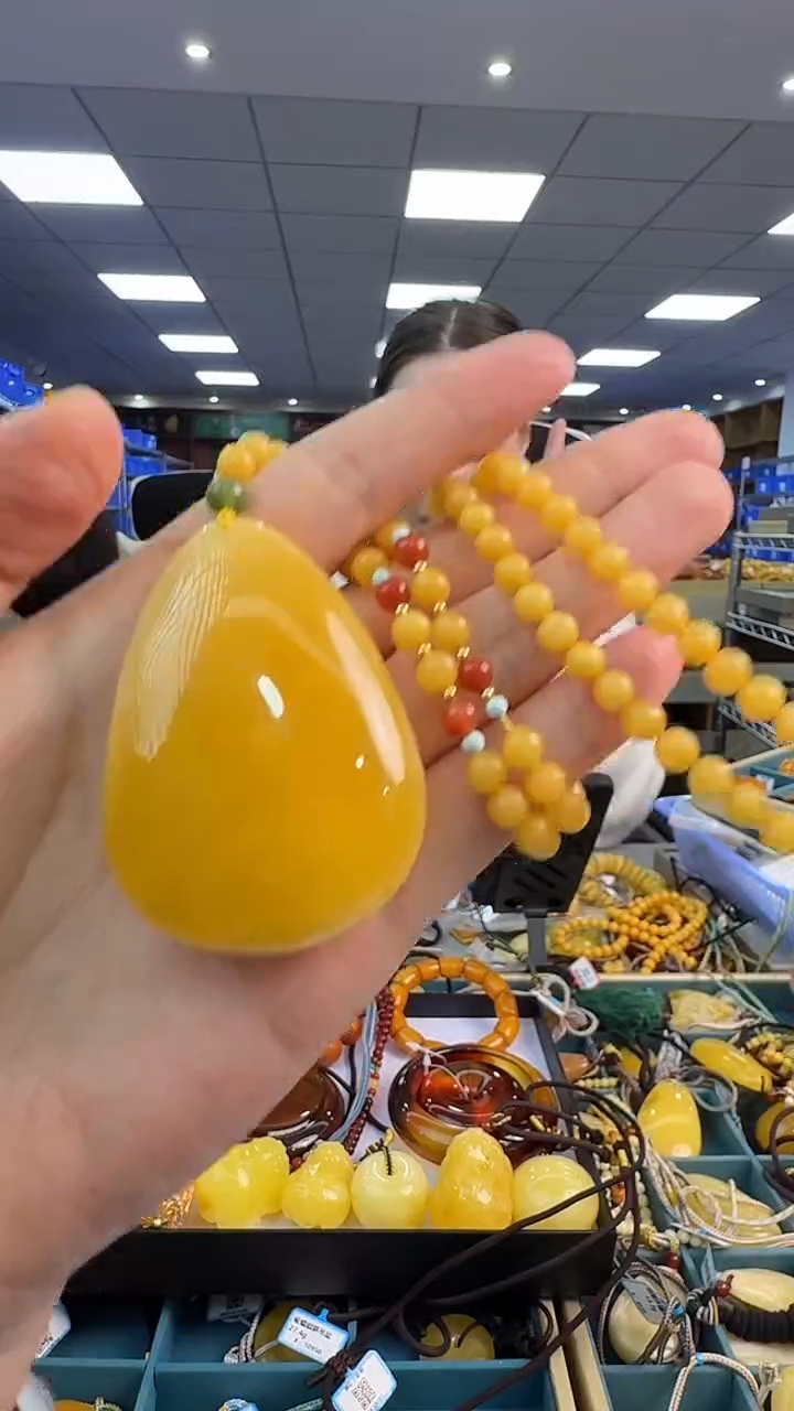 琥珀颈饰未镶嵌204秒拍号 假一罚三 