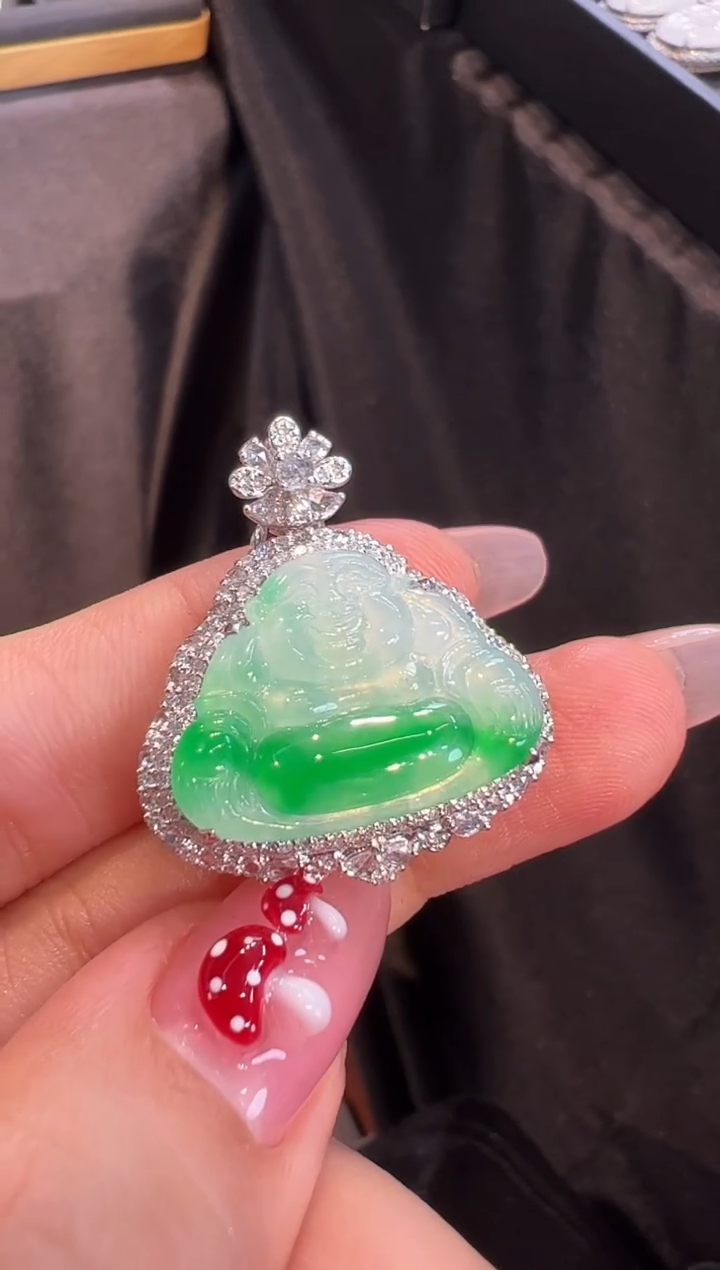 【闪购商品】翡翠颈饰18K金镶嵌吊坠