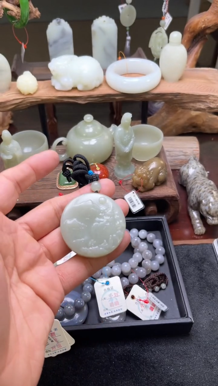 【闪购商品】和田玉吊坠未镶嵌且末青白山水牌 多样性发一