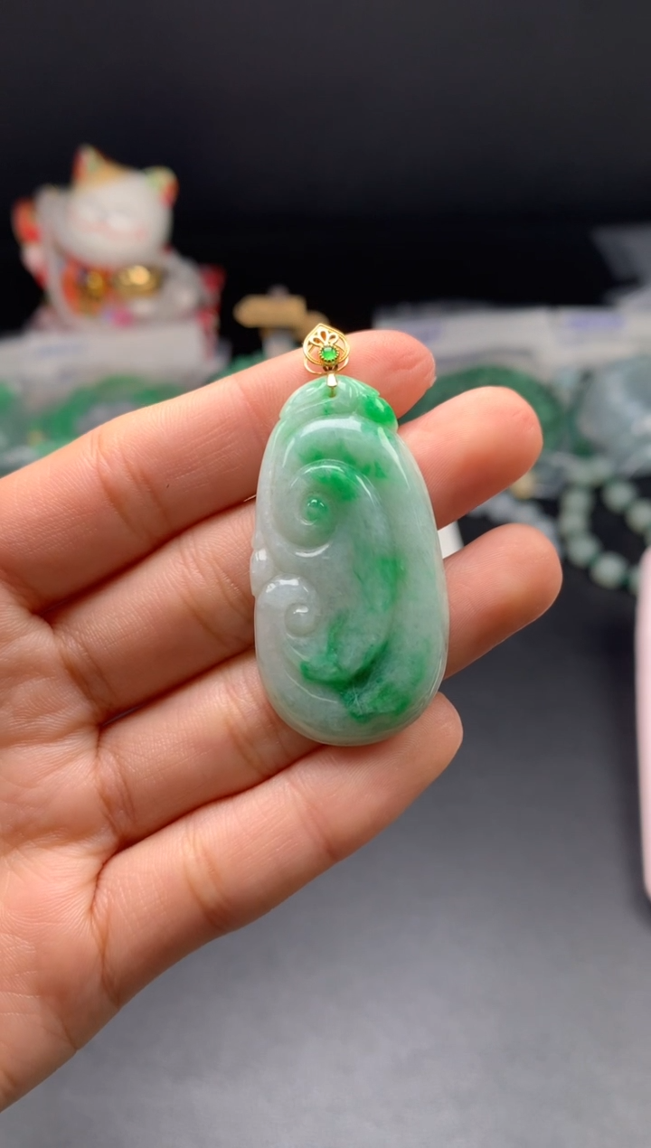 18K金镶嵌挂件翡翠31卡23.4x44x5.6