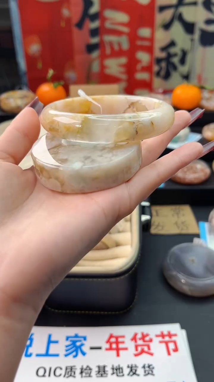 【闪购商品】石英质玉手镯未镶嵌赠送镯心（63圈口）