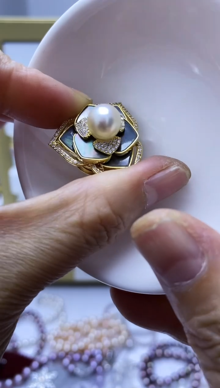 未镶嵌胸饰海水珍珠胸针