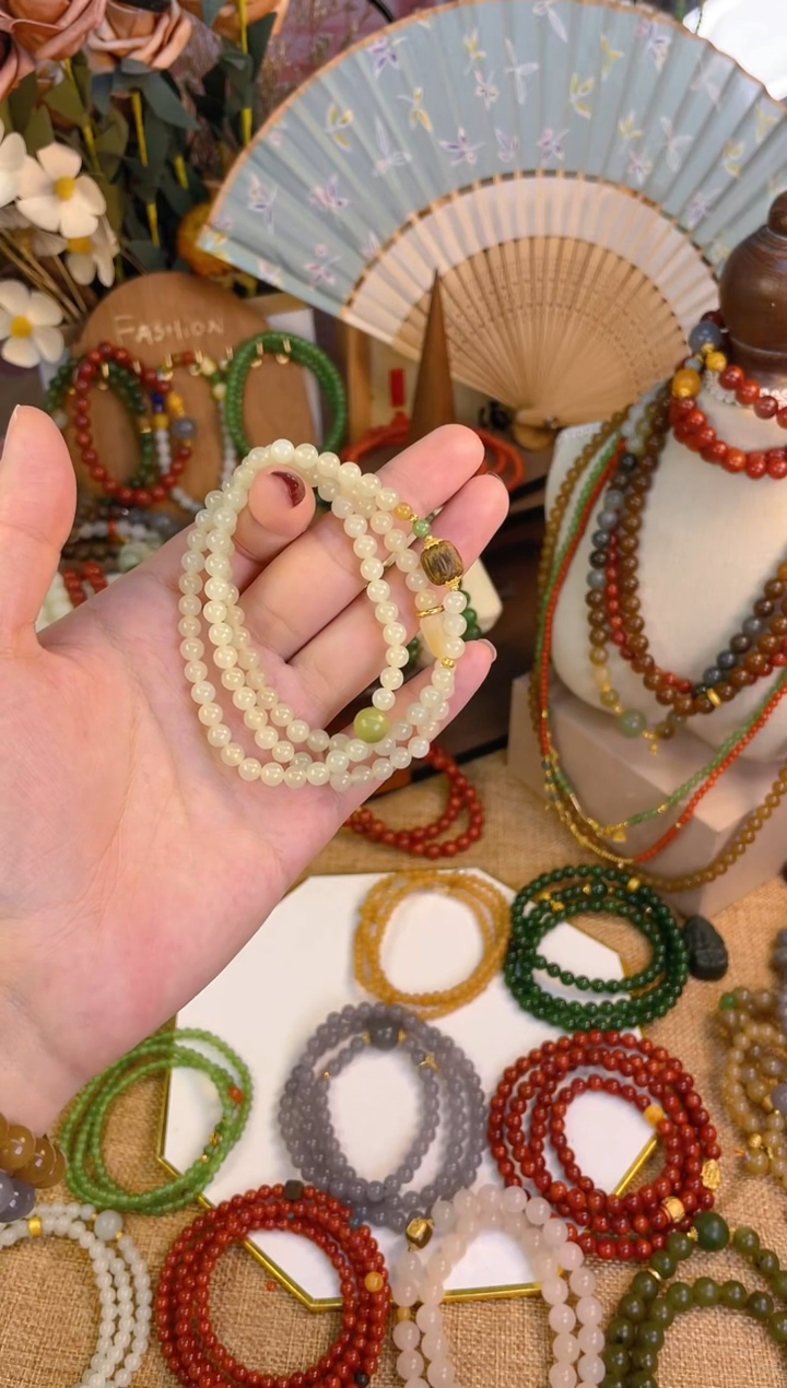 【闪购商品】和田玉三圈18K金镶嵌蜂蜜水