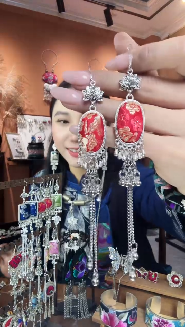 【闪购商品】刺绣纯手工民族风耳环