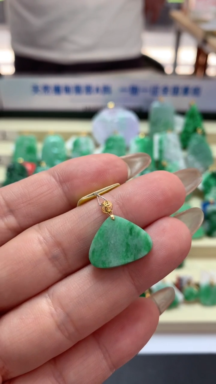 【闪购商品】翡翠吊坠(不含链)18K金镶嵌挂件