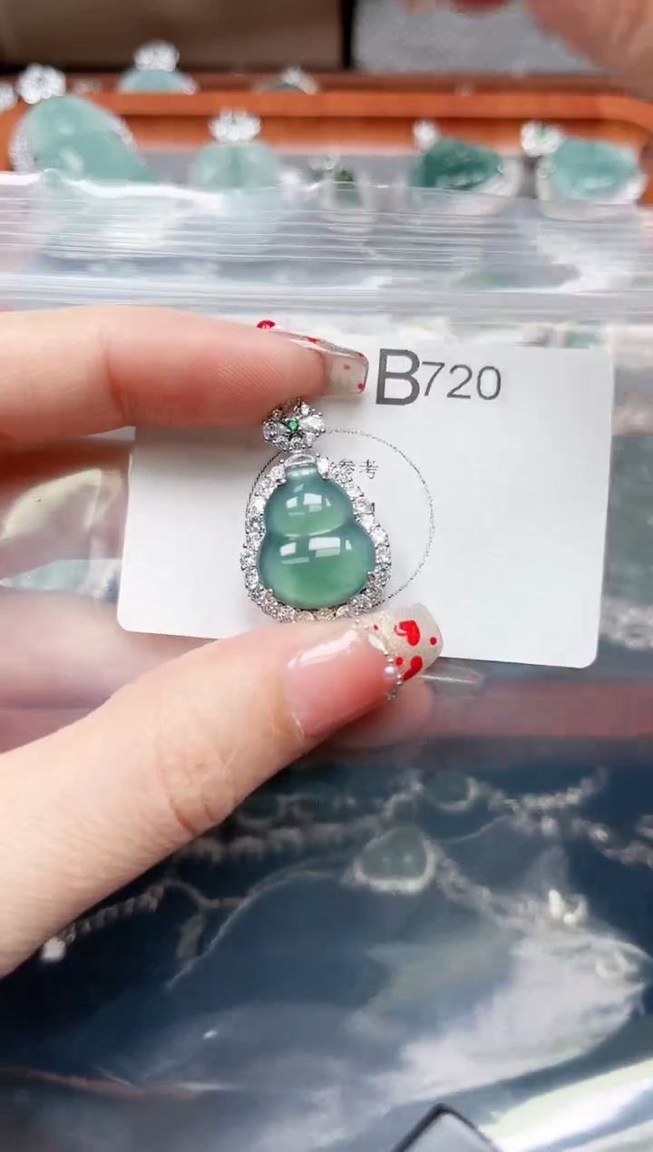 【闪购商品】翡翠颈饰未镶嵌720赠皮绳