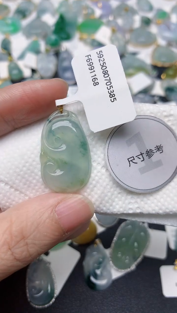 颈饰18K金镶嵌翡翠天然缅甸A货翡翠