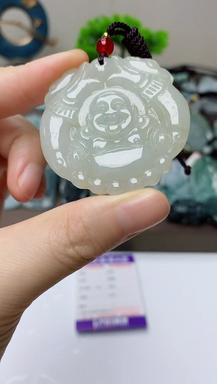 翡翠未镶嵌颈饰         