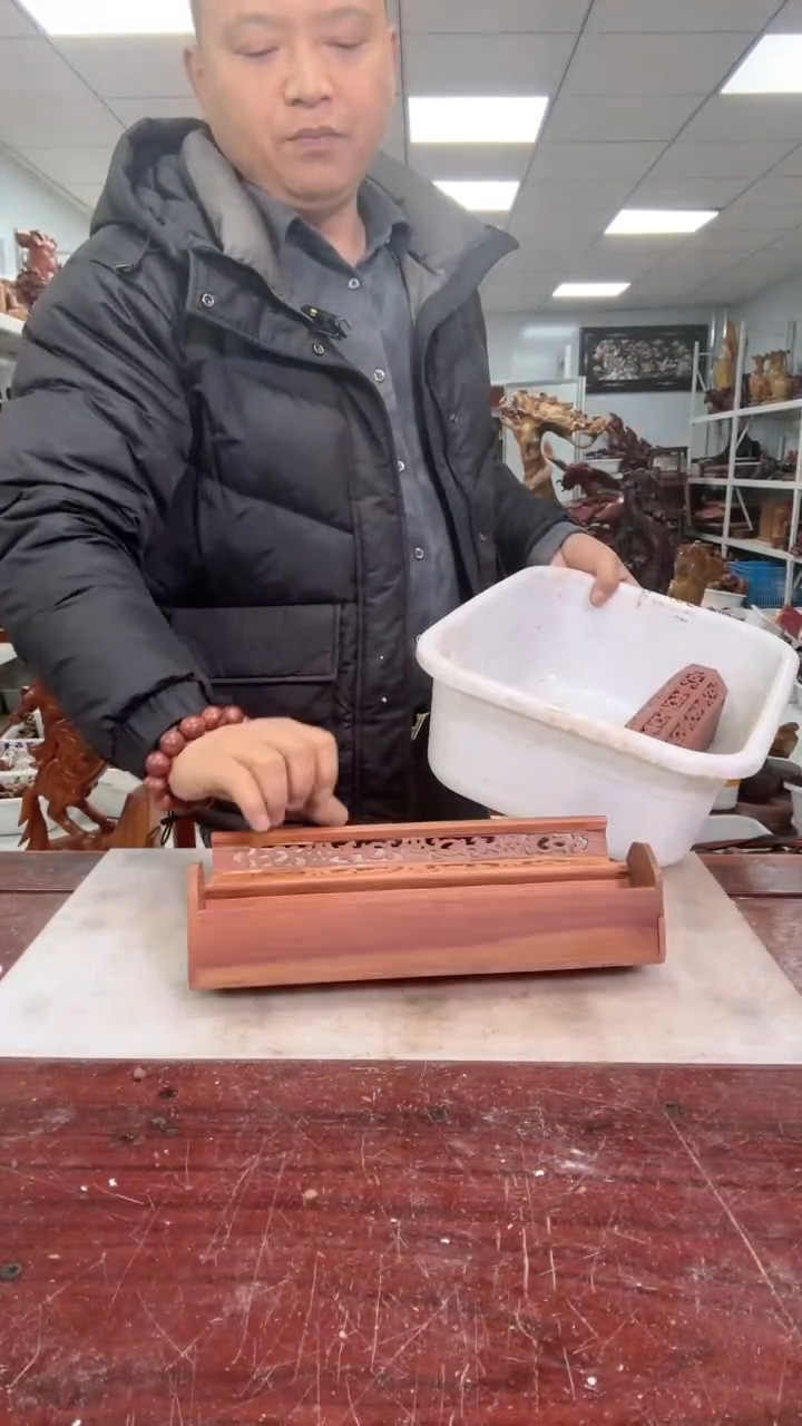 【闪购商品】花梨木类木雕工艺品88888888