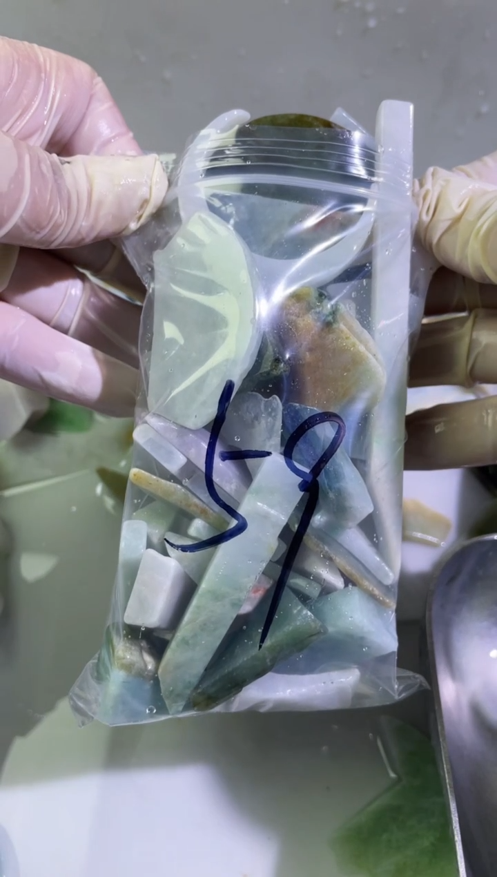 【闪购商品】翡翠颈饰未镶嵌天然翡翠边角大号500克59