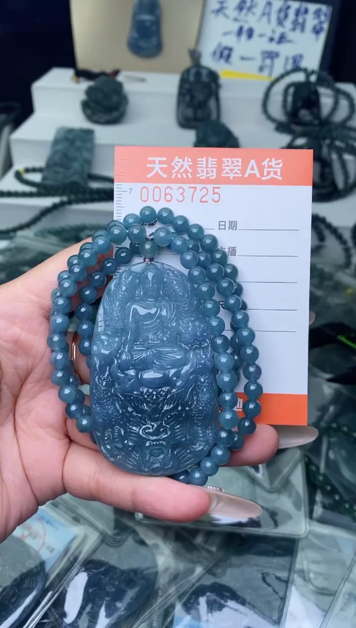 【闪购商品】翡翠颈饰未镶嵌··········