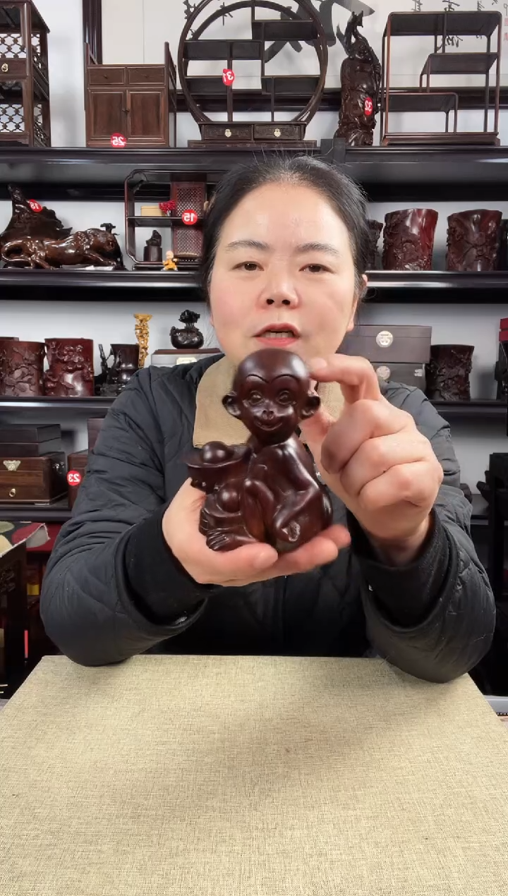 木老李红木工艺品元宝猴