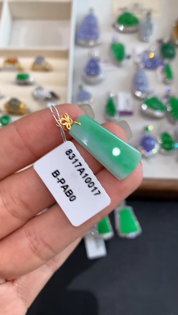 【闪购商品】翡翠吊坠(不含链)18K金镶嵌1223