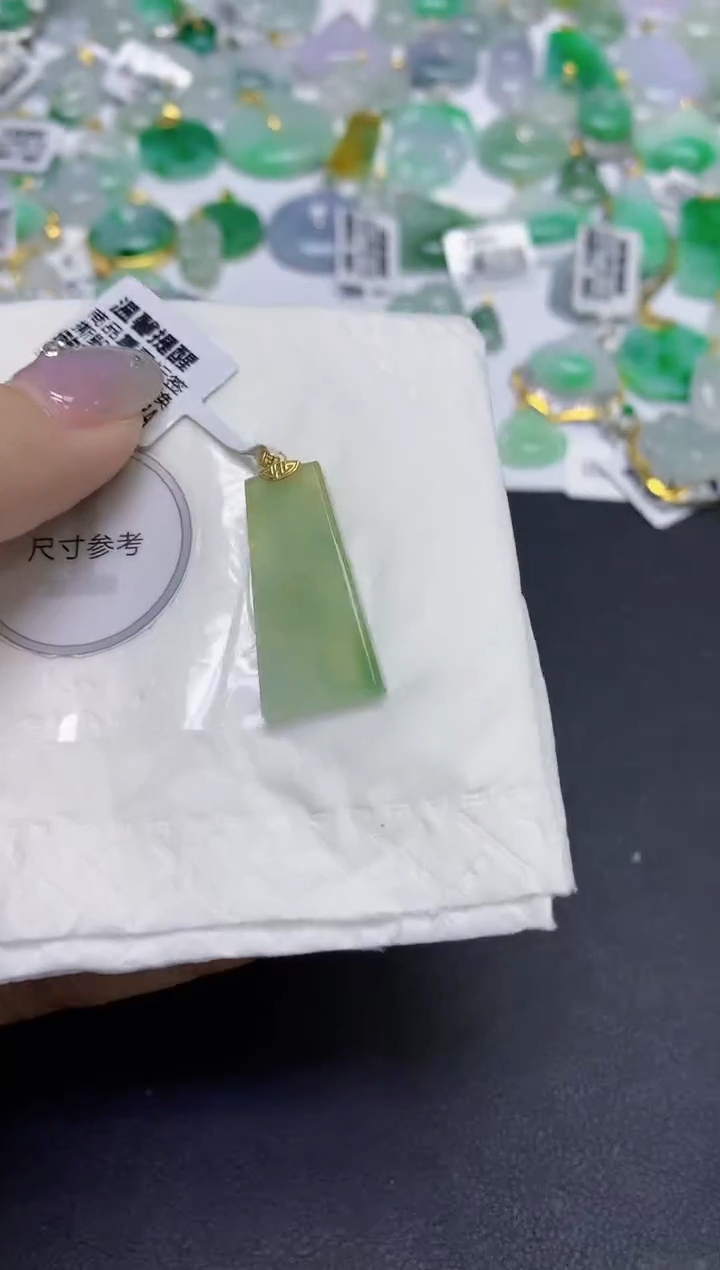 颈饰18K金镶嵌翡翠天然缅甸翡翠A货百元以上9元证书费自理