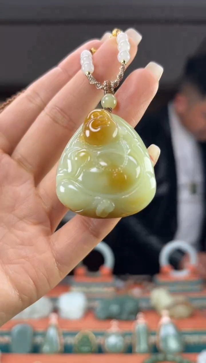 颈饰未镶嵌和田玉佩佩