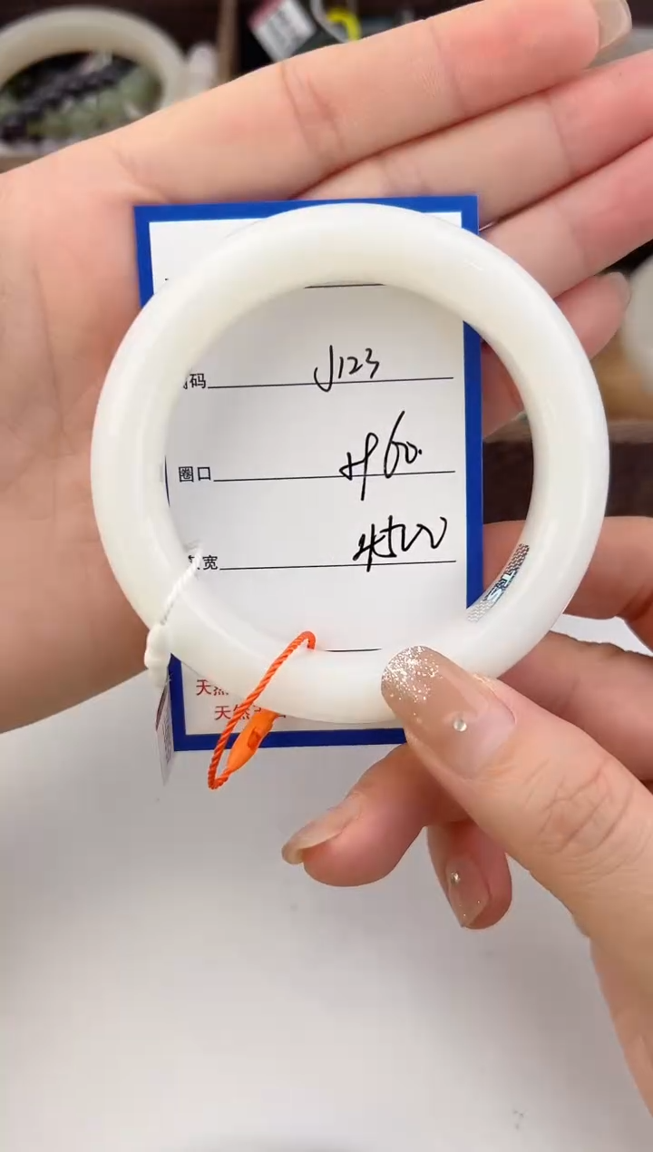 未镶嵌手镯和田玉123颜色微差无瑕疵