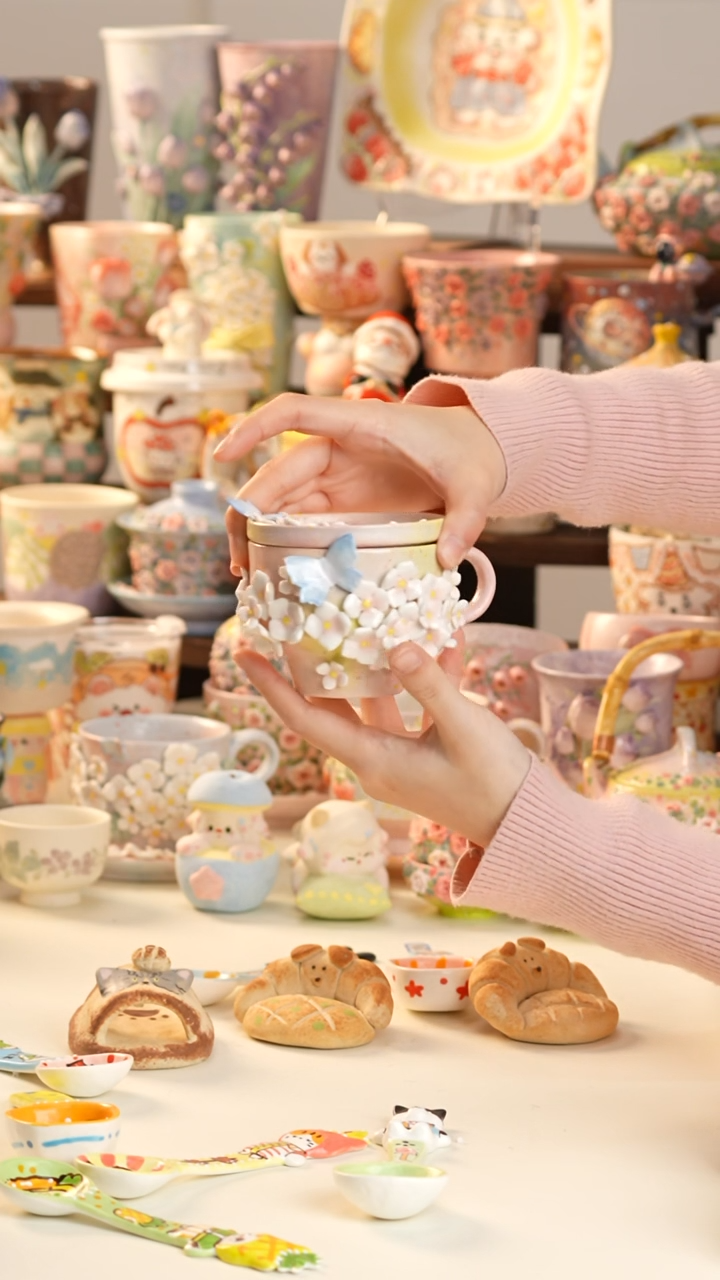 摆件陶景德镇釉下彩手绘设计师款陶瓷