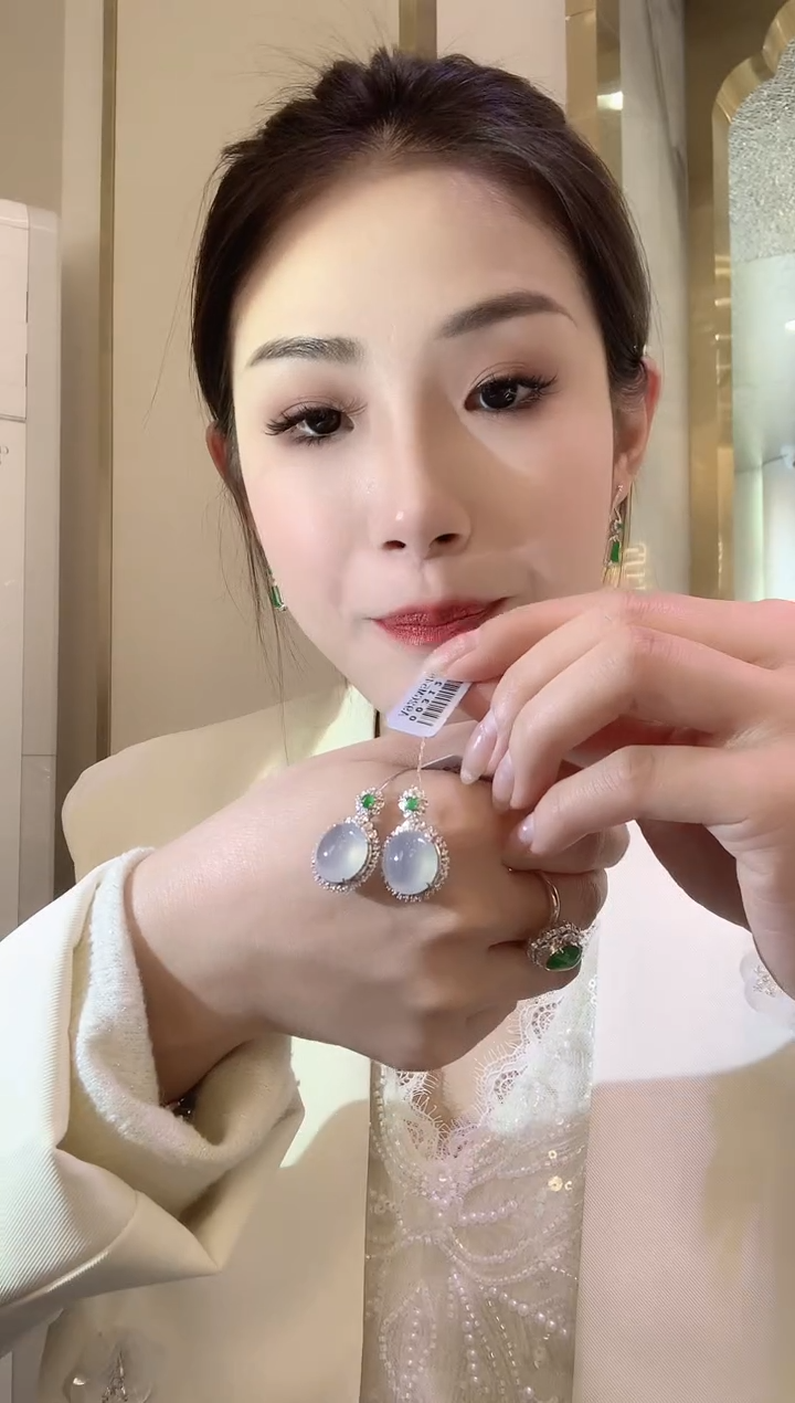 【闪购商品】翡翠吊坠(不含链)18K金镶嵌A24多样性发一件