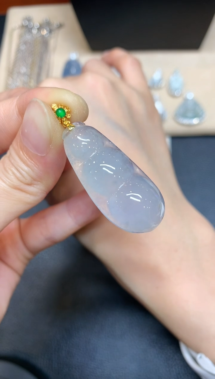 【闪购商品】翡翠吊坠(不含链)18K金镶嵌福豆【无服务费