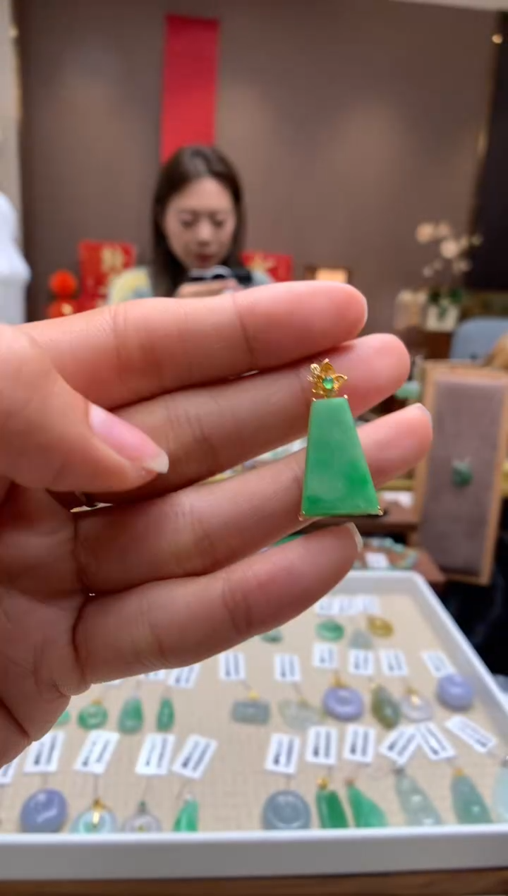 【闪购商品】翡翠颈饰18K金镶嵌无事牌