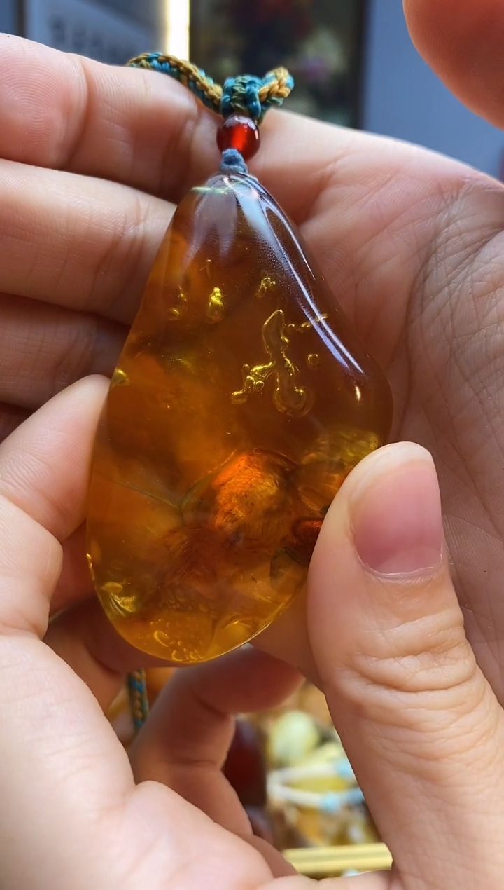 未镶嵌颈饰琥珀吊坠
