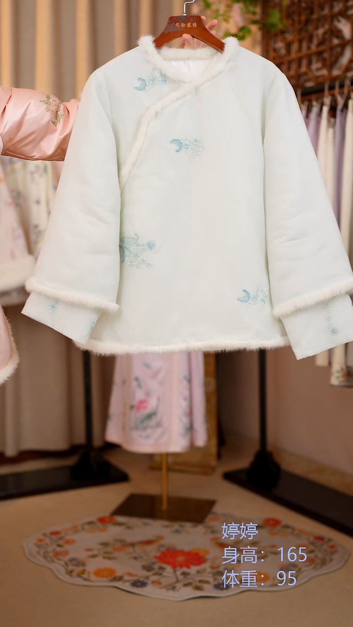 织绣灰色桑蚕丝冬款上衣