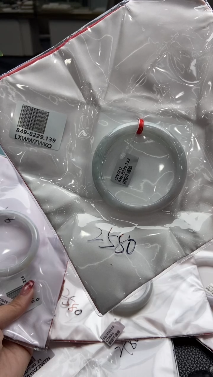 【闪购商品】翡翠手镯未镶嵌LCG镯 849-8229.139