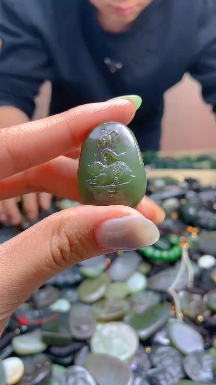 颈饰未镶嵌和田玉1