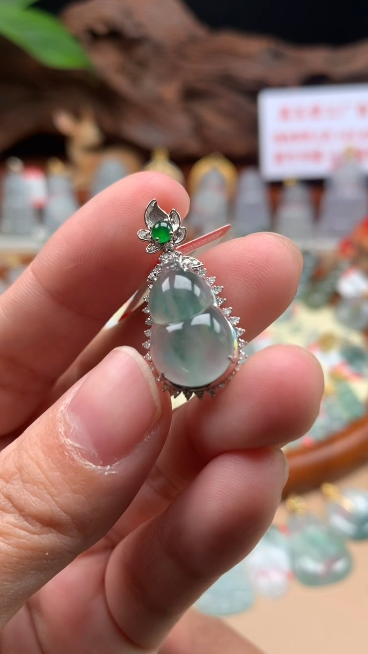 【闪购商品】翡翠颈饰18K金镶嵌葫芦