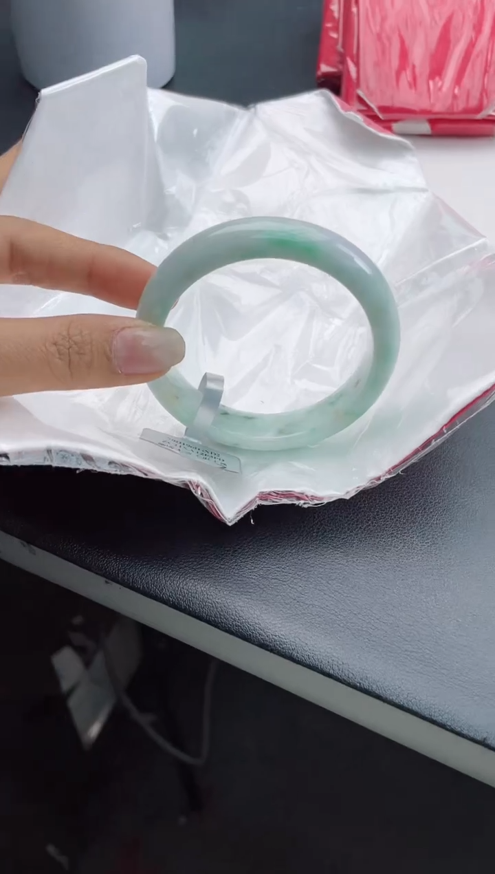 【闪购商品】翡翠手镯未镶嵌5翡翠手镯（微瑕）