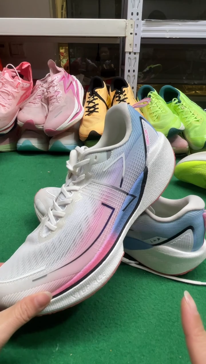 风****）这是个大鞋店家的鞋270