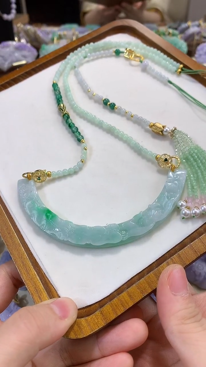 颈饰未镶嵌翡翠七****宝吊坠