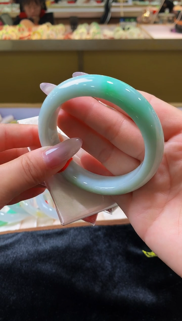 翡翠手镯未镶嵌天然翡翠手镯 57 白底青