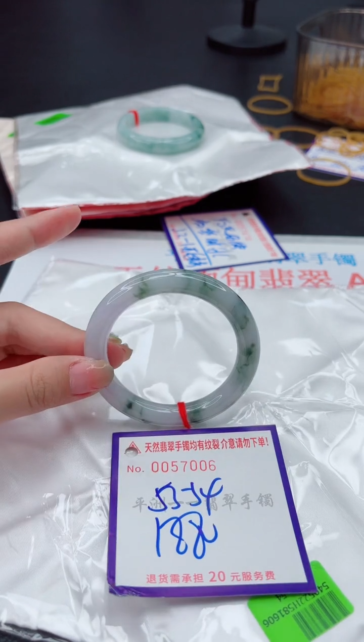 翡翠手镯未镶嵌1