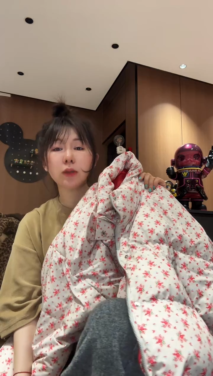  M码韩风小众风格happy韩妞小花花复古