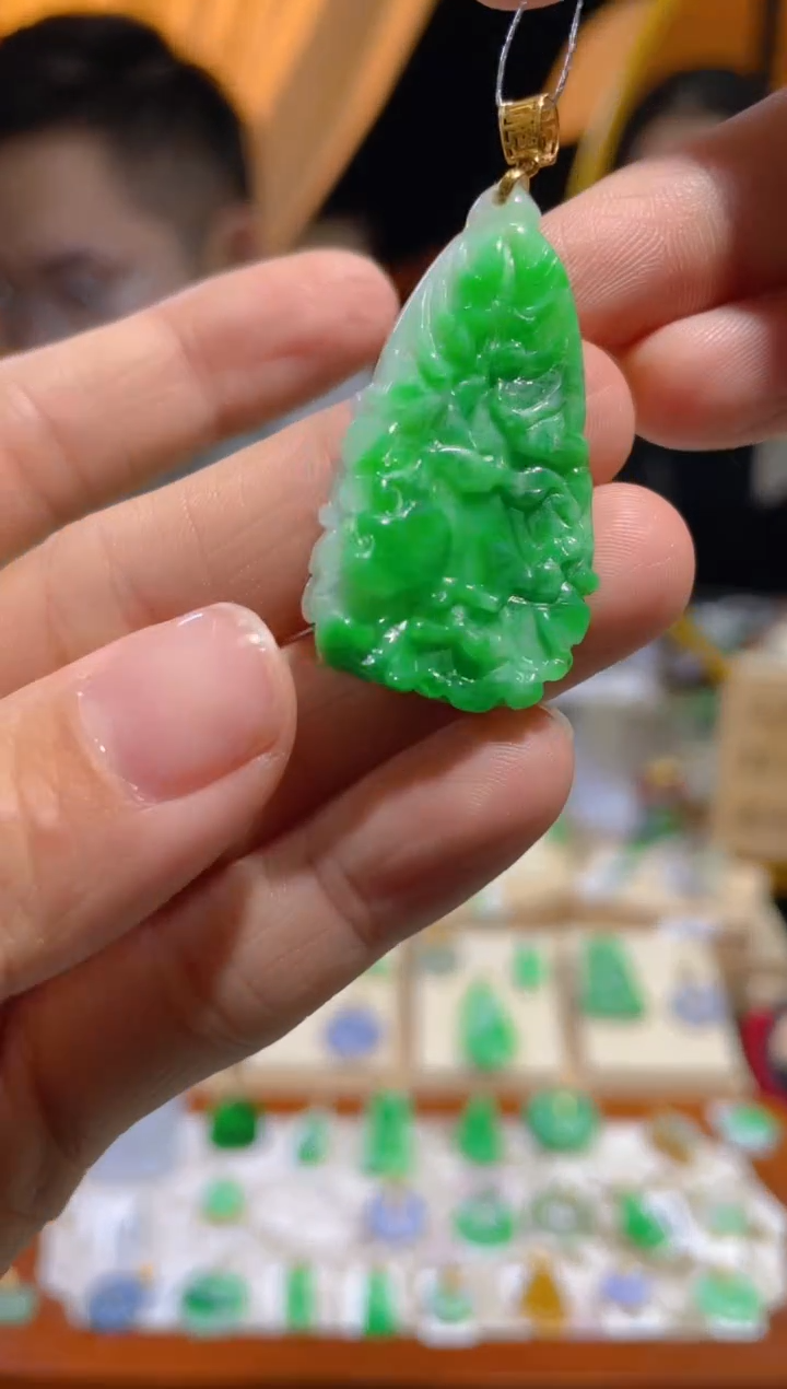 【闪购商品】翡翠颈饰18K金镶嵌假一赔三