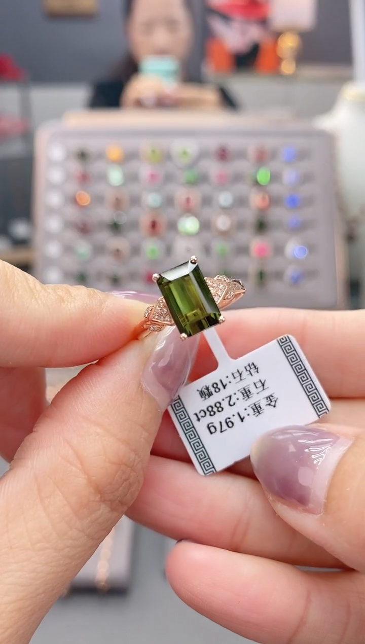 18K金镶嵌戒指碧玺2.88     