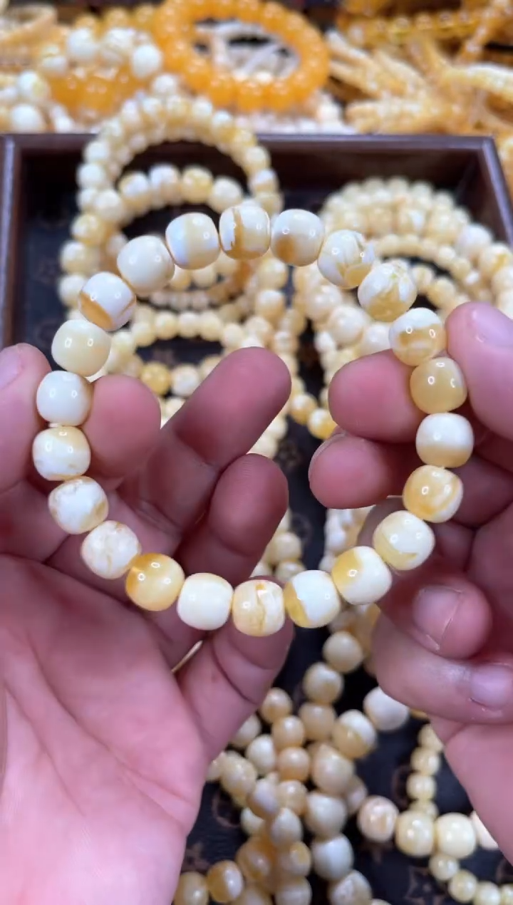 未镶嵌琥珀裸石A10  10左右老型