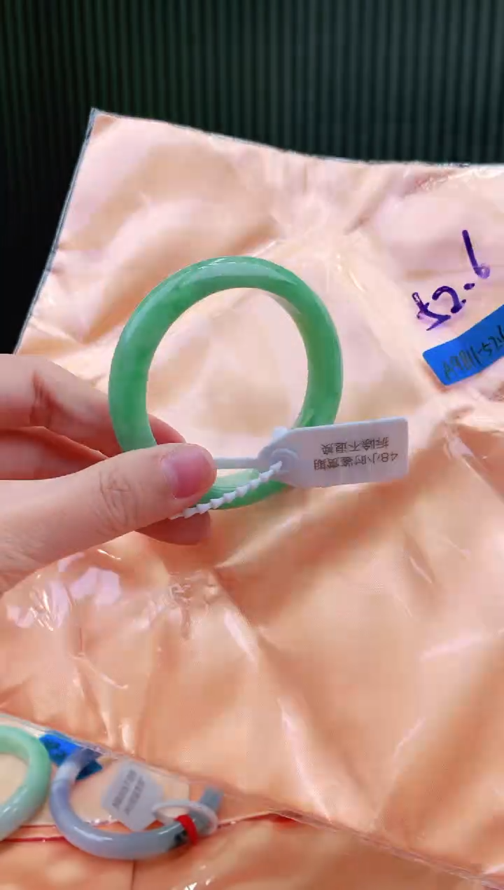 未镶嵌手镯翡翠52+