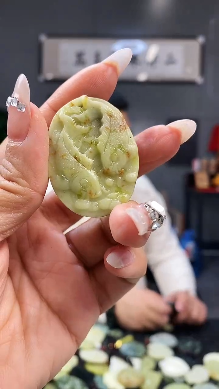 未镶嵌岫玉吊坠 