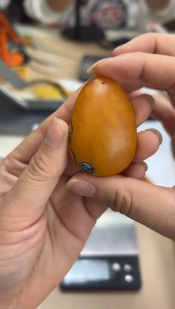 【闪购商品】琥珀裸石未镶嵌蜜蜡吊坠